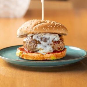 Με 1 mayo burger X-Large με πατάτες της επιλογής σας, δώρο ακόμη 1